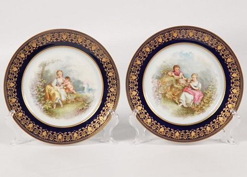 PAIR OF FRENCH SEVRES CABINET PLATES, SIGNED