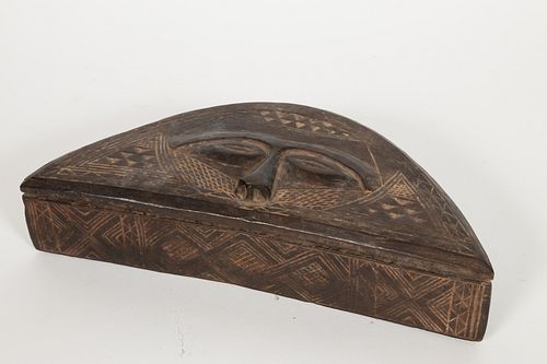 KUBA OR BUSHUNG, CONGO, AFRICAN CARVED WOOD BOX (CRESCENT SHAPED) H 2.75" W 5" L 11.125" 