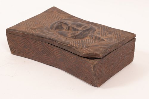AFRICAN ZULU CARVED WOOD TOBACCO BOX,  LOOSE LID, 1830 W 5" L 8" 
