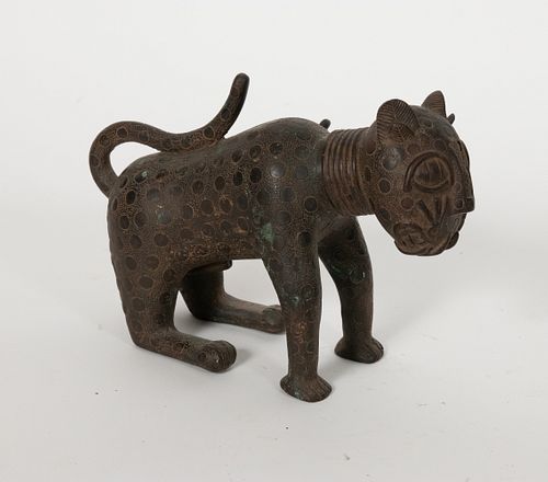 BENIN, AFRICAN, BRONZE WITH COPPER CHAIN LINKS, LEOPARD CONTAINER, MID 19TH CENTURY, H 6.5" W 9.25" D 3" 