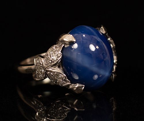CABOCHON STAR SAPPHIRE AND 14K RING, SIZE 6 CIRCA 1940 