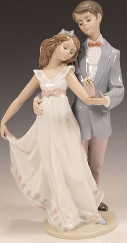 LLADRO PORCELIAN "NOW AND FOREVER", #7642 H 10" 