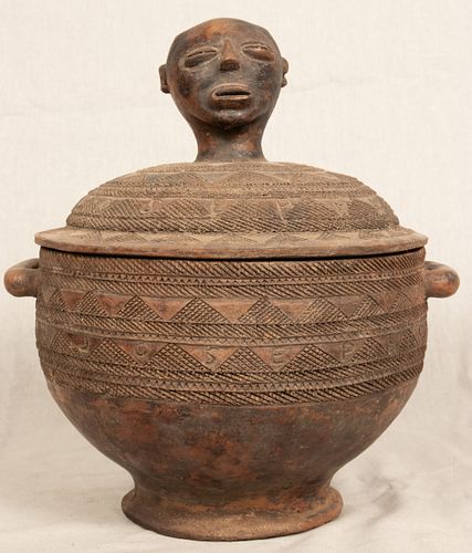 SONGYE, CONGO AFRICAN EARTHENWARE COVERED VESSEL, H 11.5", DIA 9" 