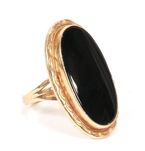18KT GOLD & ONYX RING, SIZE: 8.75, T.W. 12 GR 