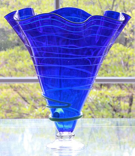 DAVID HERSHEY, ART GLASS VASE, H 11", DIA 10"