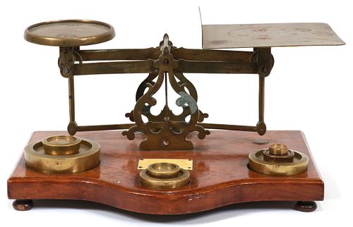 AMERICAN POSTAL BRASS HARDWOOD SCALE, SEVEN WEIGHTS C.1860 H 8" L 13" D 9" 