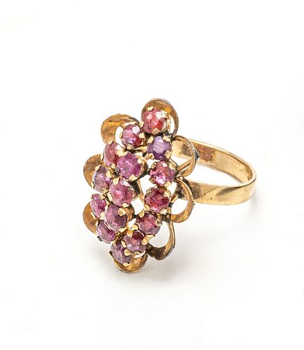 GOLD AND SAPPHIRE CLUSTER RING 