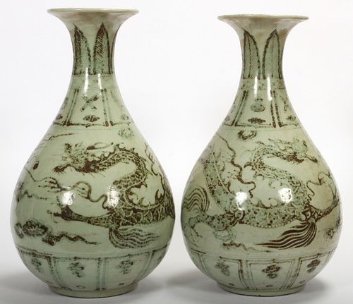 CHINESE MING STYLE PORCELAIN VASES PAIR H 17" DIA 10" 