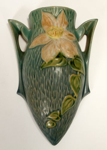 ROSEVILLE POTTERY WALL POCKET, CLEMATIS PATTERN, H 8.25", W 5.25" 