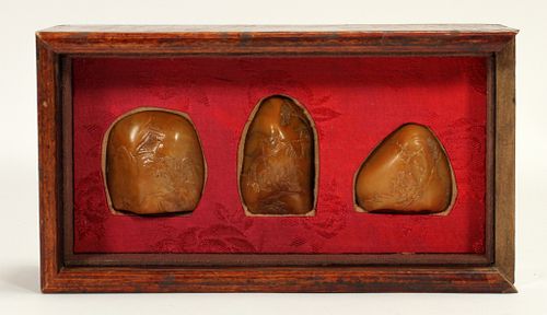 CHINESE, SHOUSHAN TIANHUANG, SOAPSTONE SEALS IN A FITTED BOX, 3 PCS., H 1 3/4" - 2 1/2" 