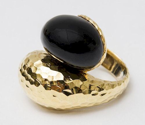 18K GOLD AND BLACK ONYX RING