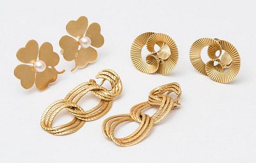 TWO PAIRS OF 14K GOLD EARCLIPS AND A PAIR OF 18K GOLD POLISHED AND TEXTURED HOOPS