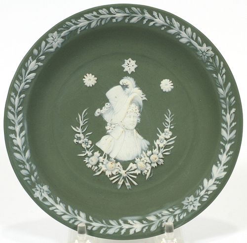 NEOCLASSICAL YOUNG WOMAN WITH FEATHERED BONNET FLORAL BORDER GREEN/WHITE COLORS WALL MINATURE (1) D 1" DIA 6" 