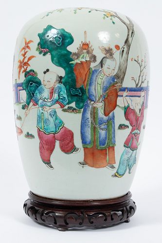 CHINESE PORCELAIN COVERED JAR, H 13"