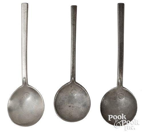 Three New York pewter spoons, 18th c.