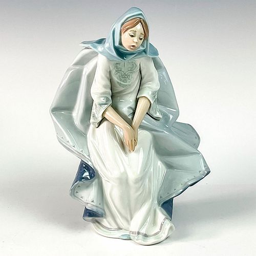Mary 1005747 - Lladro Figurine