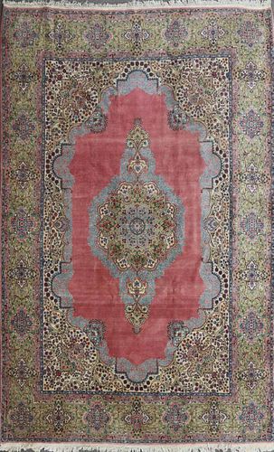 A GOOD ROOM SIZED HAND WOVEN ORIENTAL CARPET