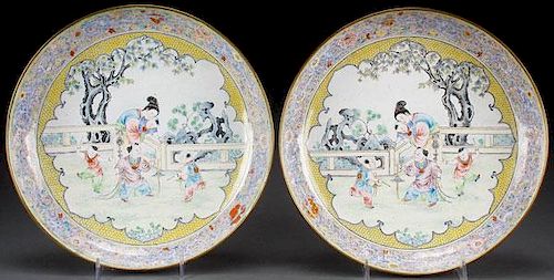 A VERY FINE PAIR OF CHINESE CANTON ENAMEL PLATES