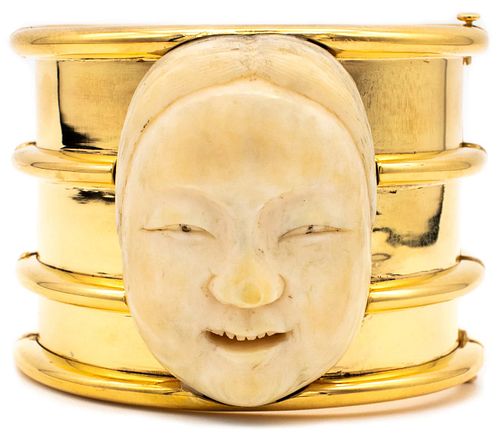 Modernist 1970 Chinoiserie 18k Gold Cuff Bracelet With Buddha Face