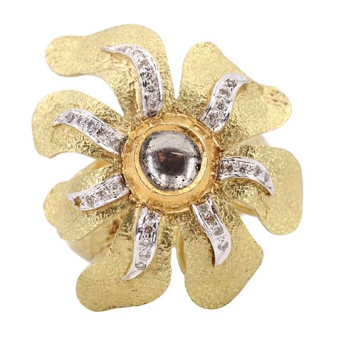 Flower Ring in 18k Gold with Diamonds
