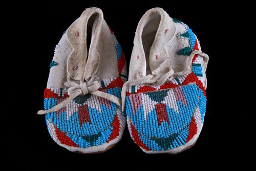 Montana Gros Ventre Beaded Child's Moccasins 1970s