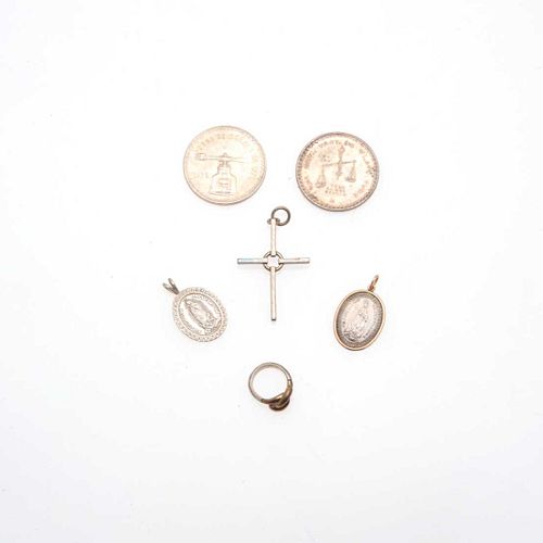 Dos monedas Onza Troy de plata ley .925, anillo en plata y vermeil de la firma Tane. 2 medallas con la Imagen de la Virgen de Guad...