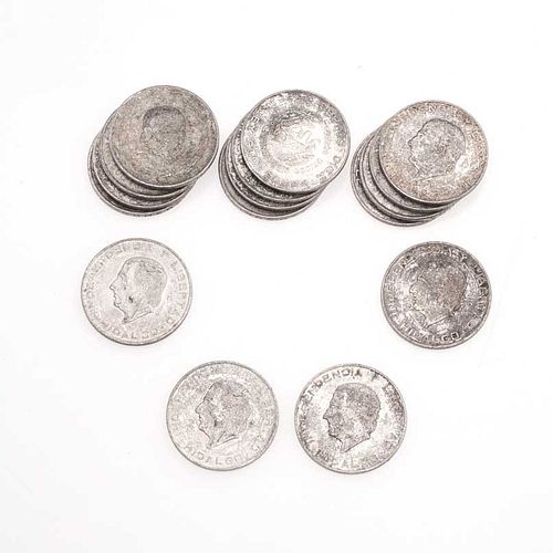 Dieciséis monedas Hidalgos en plata ley .900. Peso: 456.6 g.