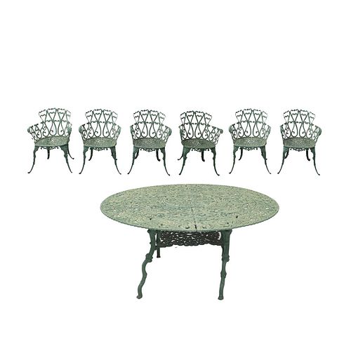 ANTECOMEDOR PARA EXTERIOR. SXX. Elaborado en hierro forjado color verde. Consta de: Mesa con cubierta circular y 6 sillones.