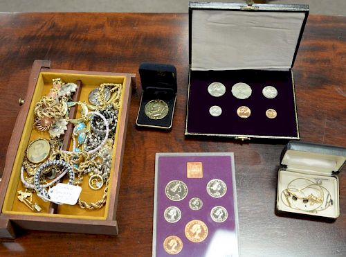 Tray lot of costume jewelry.