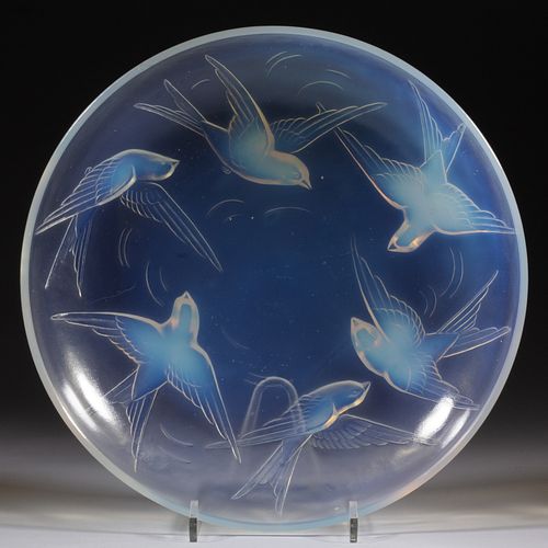 SABINO SWALLOWS OPALESCENT GLASS PLATE