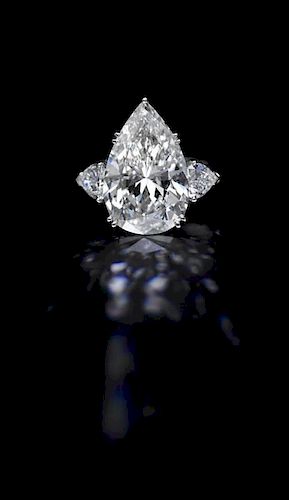 An Important Platinum and Pear Shape Diamond Ring, 10.10 dwts.