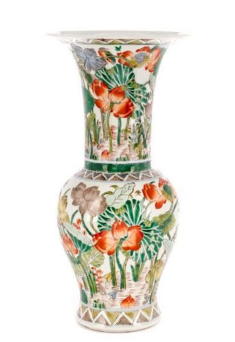 Chinese Famille Verte Fengweizun Porcelain Vase