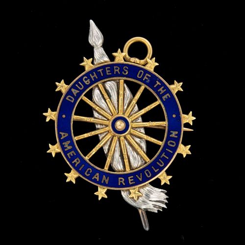 HARRISON FAMILY DESCENDANT ANTIQUE 14K GOLD AND ENAMEL DAUGHTERS OF THE AMERICAN REVOLUTION (D.A.R.) PIN