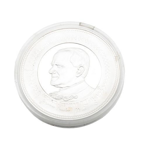 Medalla Juan Pablo II y antigua Basilica de Guadalupe en plata .999. Peso: 155.5 g.