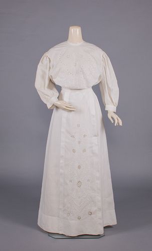 HAND EMBROIDERED LINEN DAY DRESS, c. 1906