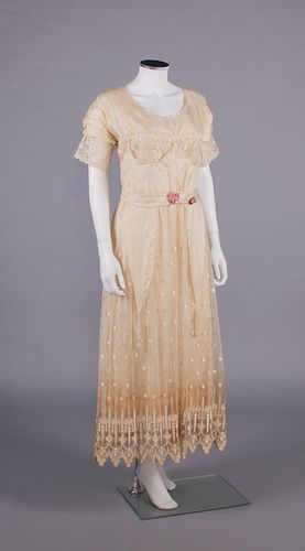 EMBROIDERED TULLE & SILK WEDDING DRESS, 1910s