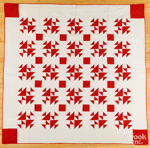 Bowtie variant patchwork quilt, early 20th c.