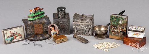 Decorative accessories to include silver tea caddy