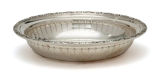 Towle "Traditional" Sterling Silver Bowl  1940, Dia. 9'' 10t oz Towle "Traditional" Sterling Silver Bowl 1940, Dia. 9'' 10t Oz