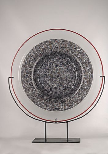 Planas Viau - A contemporary decorative glass dish. 
