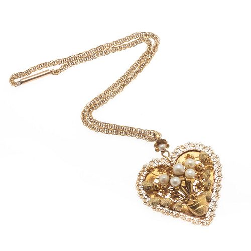 Collar y pendiente con perlas en oro amarillo de 8k. Diseño de corazón en filigrana. 6 perlas cultivadas color crema. Peso: 22...