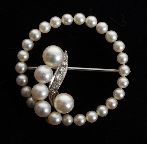 A 14k Gold Pearl and Diamond Circle Pin