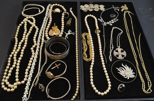 A quantity of costume jewellery to include a silver and moonstone necklace, silver jewellery, 18 ct gold and Cubic zirconia p
