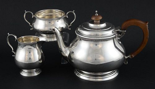 George V silver three piece tea service, by Selfridge & Co. Ltd., Birmingham, 1931, gross weight 29oz, 901g,