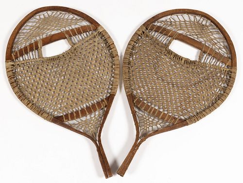 PAIR OF NORTH AMERICAN OAK SNOW SHOES