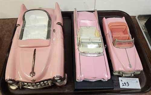 TRAY PINK CADILLAC ITEMS CERMIC COOKIE JAR, 5"H X 14"L X 7-1/2"D, MAISTO 1959 ELDORADO BIARRITY DIE CAST MODEL 3"H X 12-1/2"W X 4-1/2"D, JAPAN DIE CAS