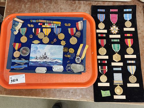 TRAY MILITARY MEDALS