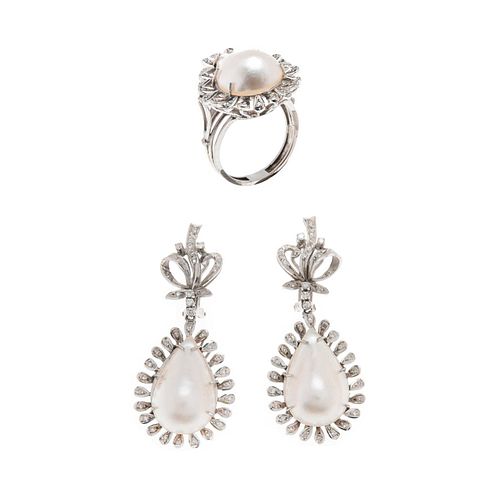 Anillo y par de aretes vintage con medias perlas y diamantes en plata paladio. 3 medias perla cultivadas color gris forma de gota....