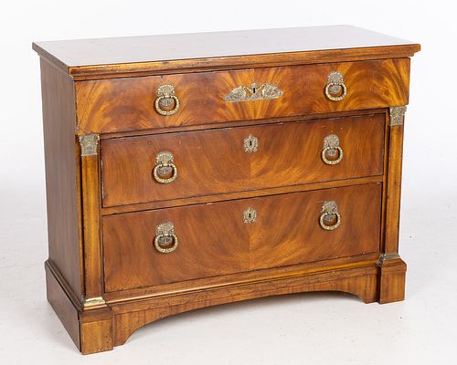 Henredon French Style Reproduction Chest of Drawers