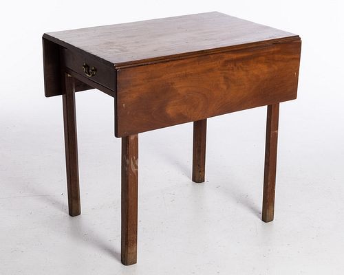Chippendale Drop-Leaf Table Composed of Old Elements
